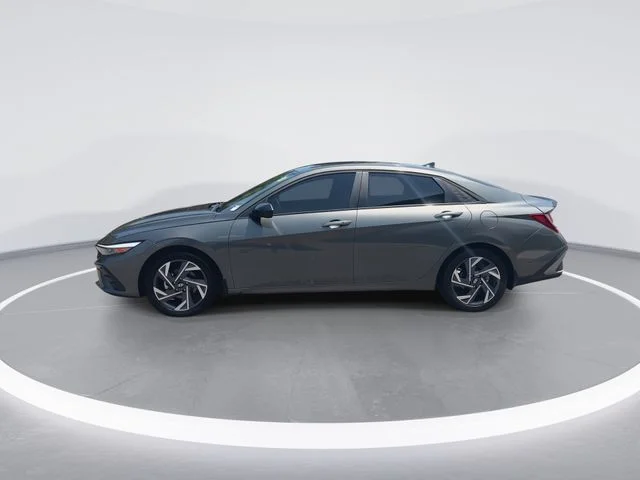 Used 2025 Gray Hyundai SEL Sport image 5