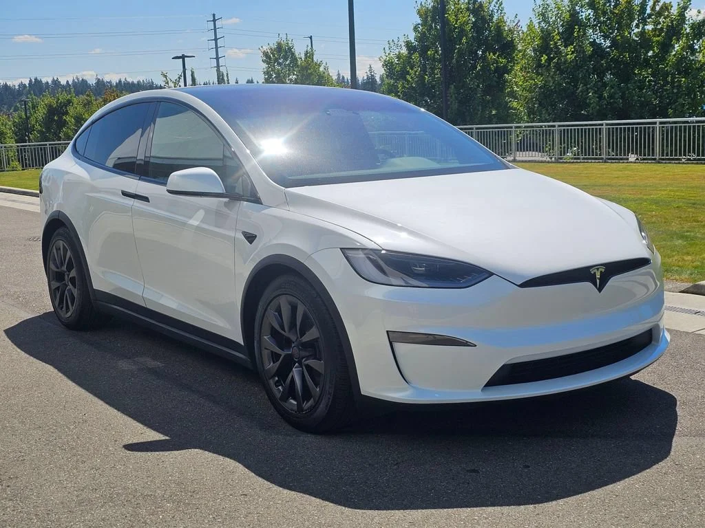 Used 2024  Tesla AWD image 7