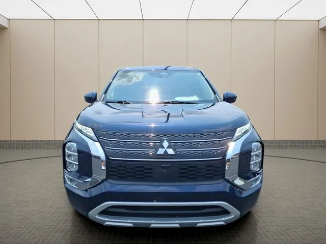 Used 2024 Blue Mitsubishi SE image 3