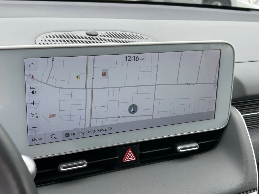 Used 2024 White Hyundai SEL image 23