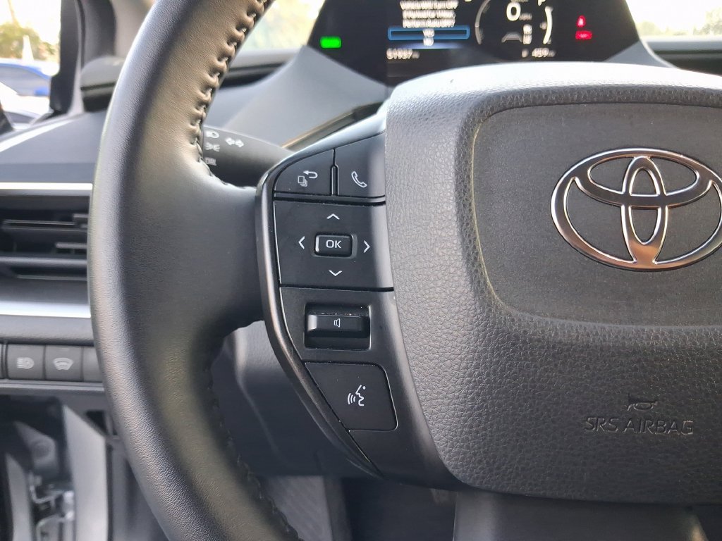 Used 2025  Toyota LE image 22
