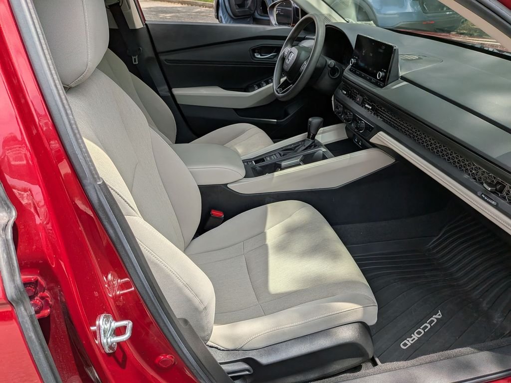 Used 2025 Red Honda SE image 24