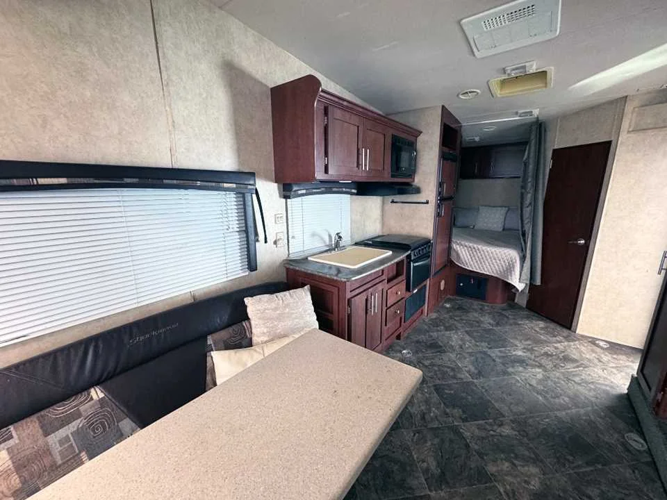 Used 2015  FOREST RIVER  image 12