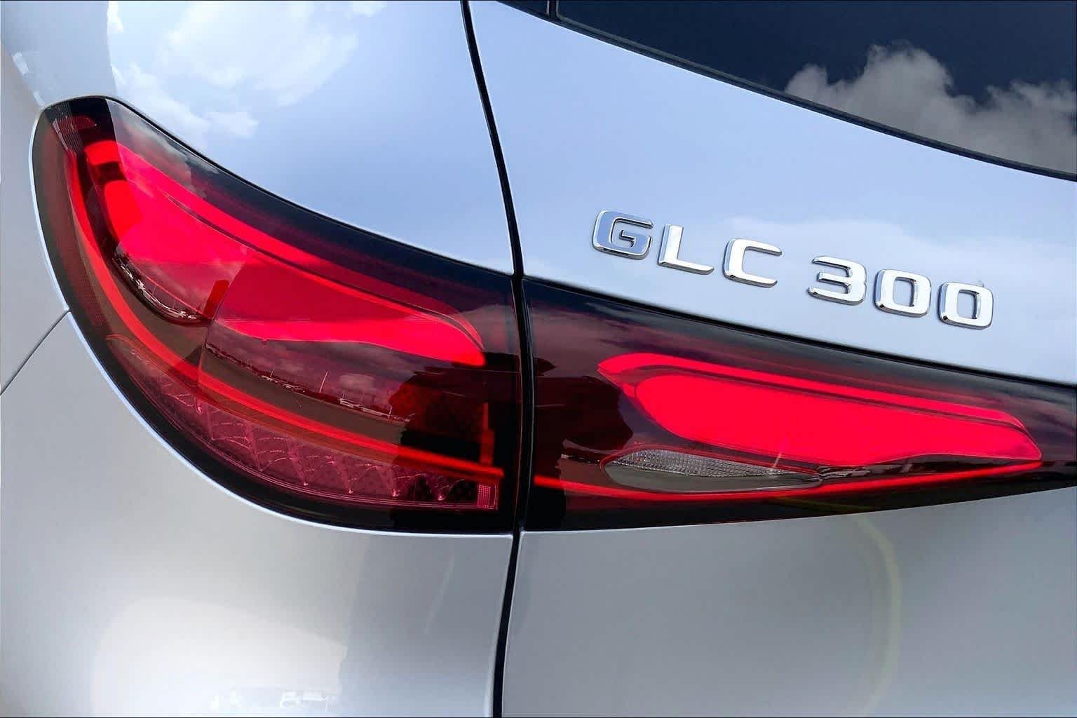 Used 2026 922/Cirrus Silv Mercedes-Benz GLC 300 image 26