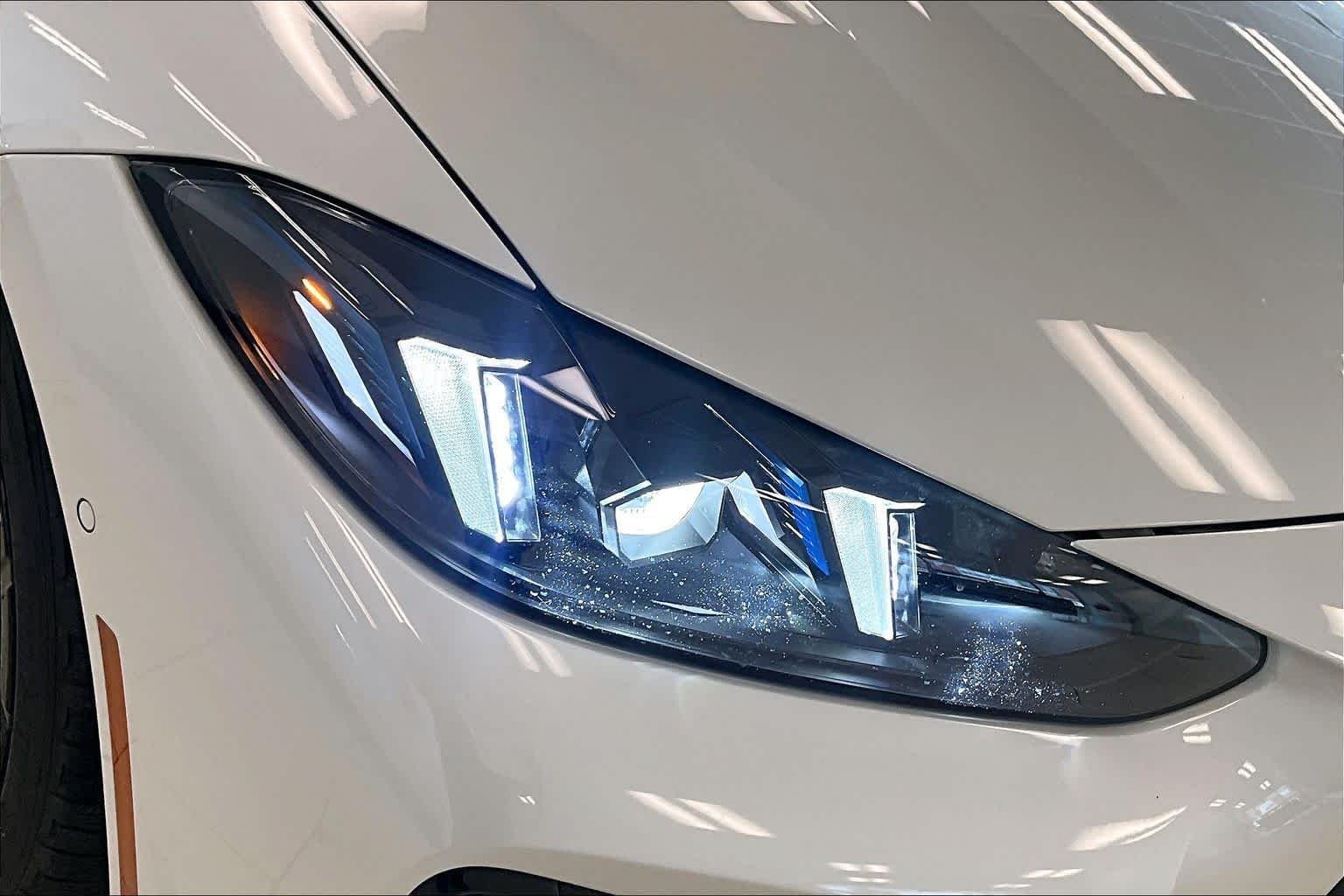 Used 2025 Mineral White Metallic BMW M440i image 25