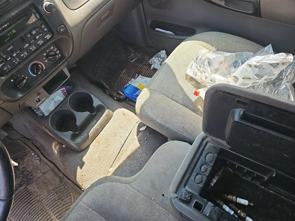 Used 2000 Red Ford XL image 26
