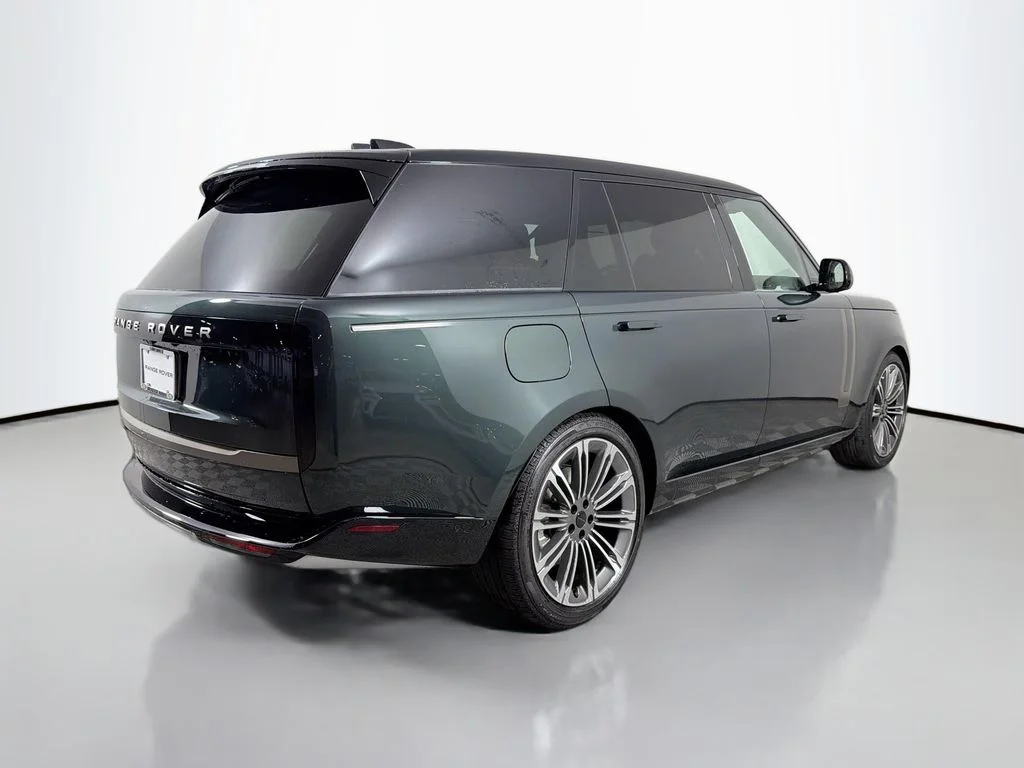 New 2026 Belgravia Green Land Rover SE LWB 7-Seats / V8 image 5
