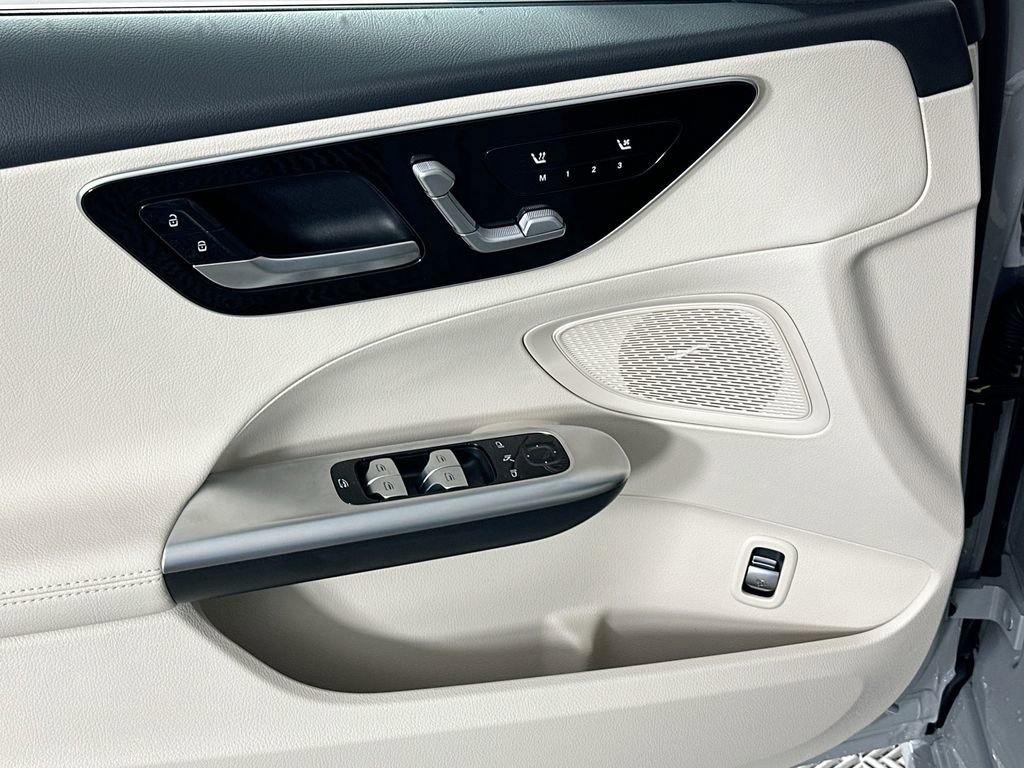 New 2026 MANUFAKTUR Alpine Grey Mercedes-Benz C 300 image 51