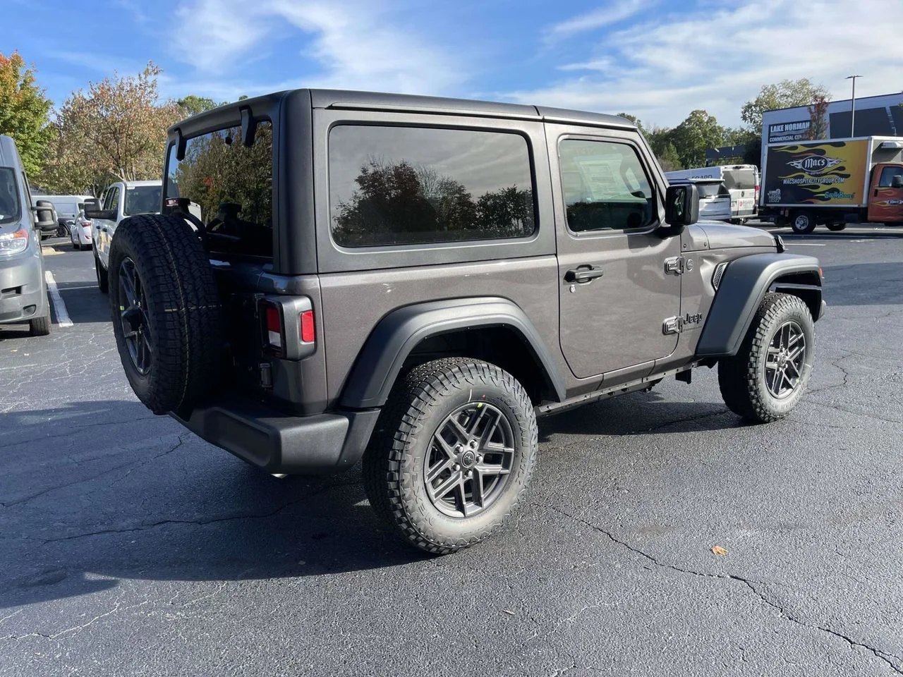 New 2026 Granite Crystal Metallic Clear-Coat Exterior Paint Jeep Sport S image 9