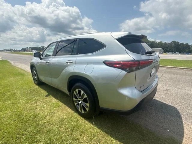 2023 Toyota Highlander XLE - Photo 6