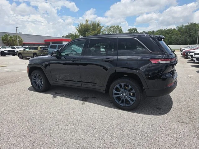 New 2026 Diamond Black Crystal Pearl-Coat Exterior Paint Jeep 85th Anniversary Edition image 9