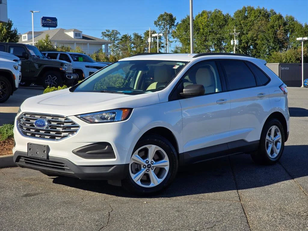 Used 2021 White Ford SE image 2