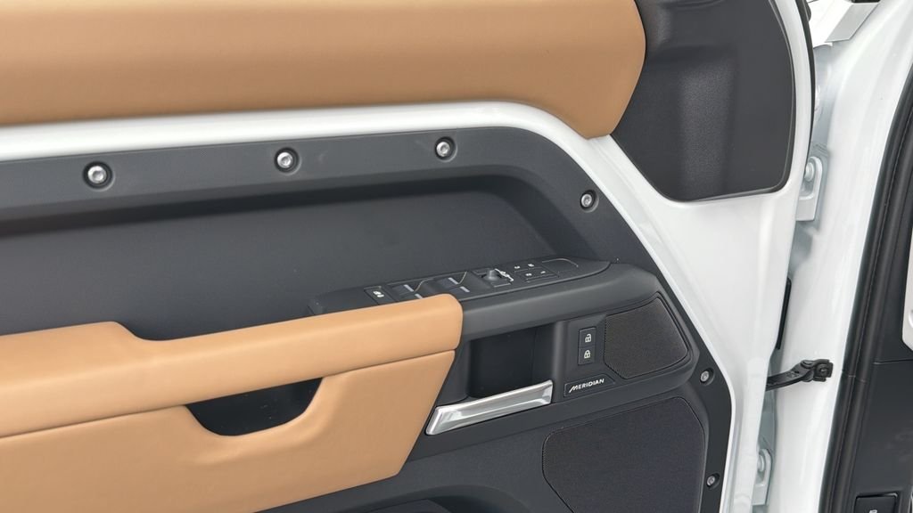 New 2026 Fuji White Land Rover S image 21