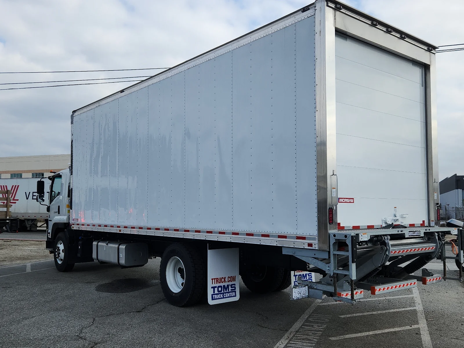 Used 2024 White Isuzu  image 5