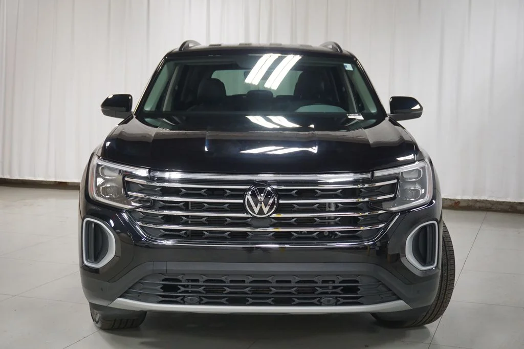 Certified Used 2026 Deep Black Pearl Volkswagen 2.0T SE w/Technology image 9
