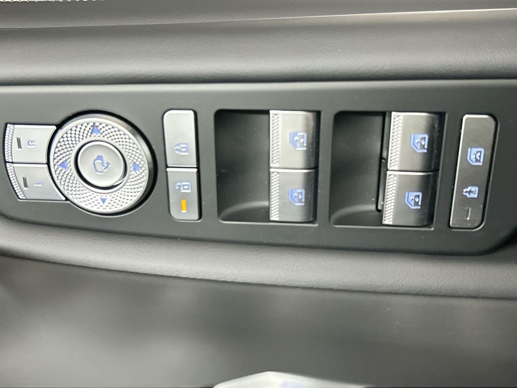 New 2026 Capri Blue Genesis 2.5T PRESTIGE image 13