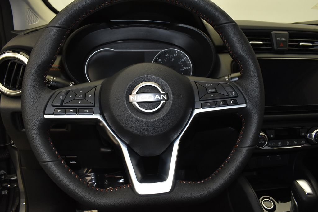 2025 Nissan Versa Sedan SR - Photo 16