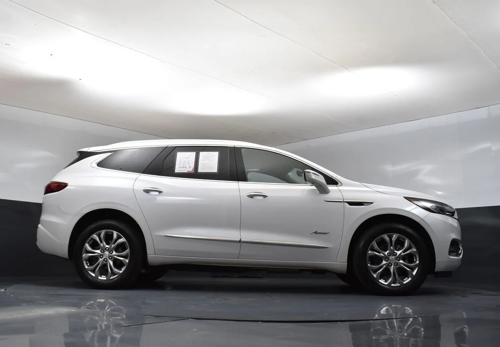 Used 2021 White Frost Buick Avenir image 35