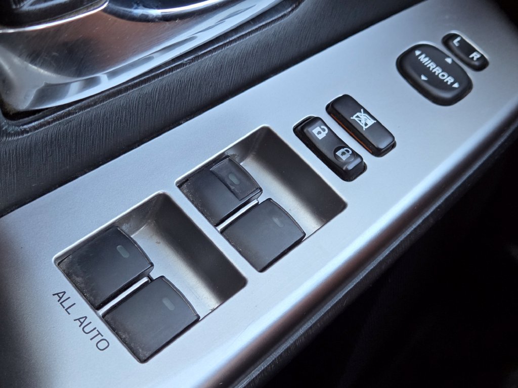 Used 2015 Brown Toyota Three image 27