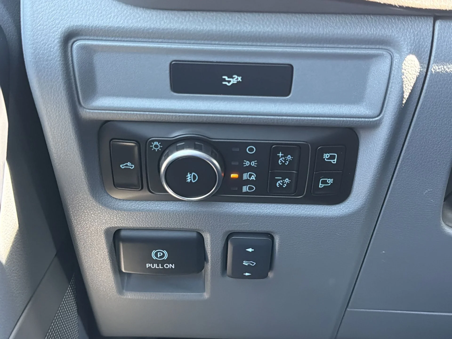 New 2026 Oxford White Ford XLT image 22