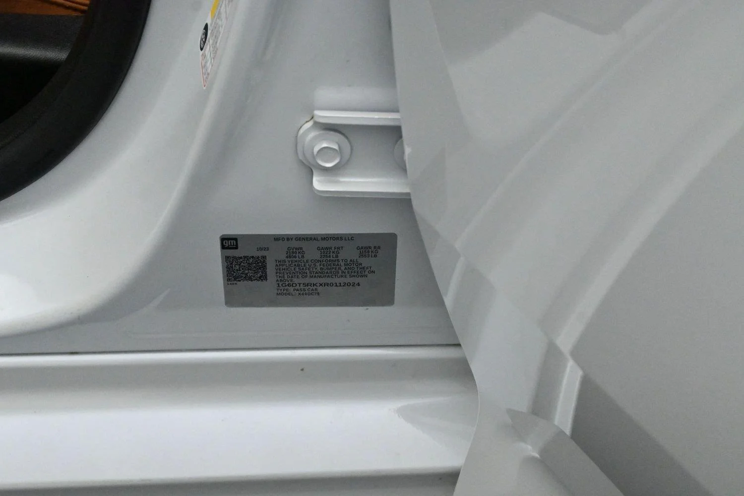 Used 2024 Crystal White Tricoat Cadillac Premium Luxury image 40