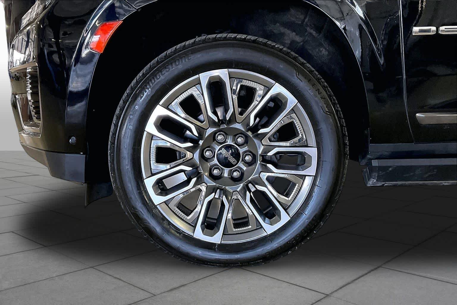 Used 2023 Onyx Black GMC Denali Ultimate image 10