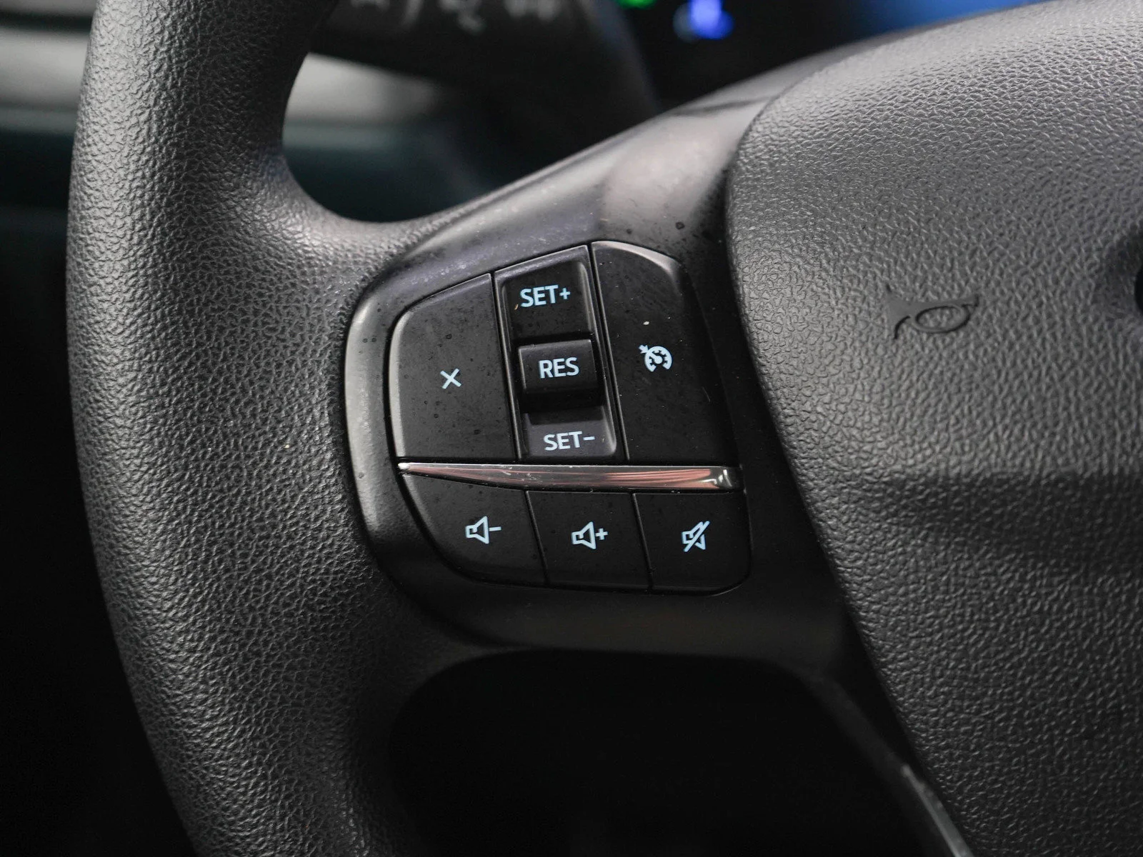 Used 2025 Beige Ford XL image 27