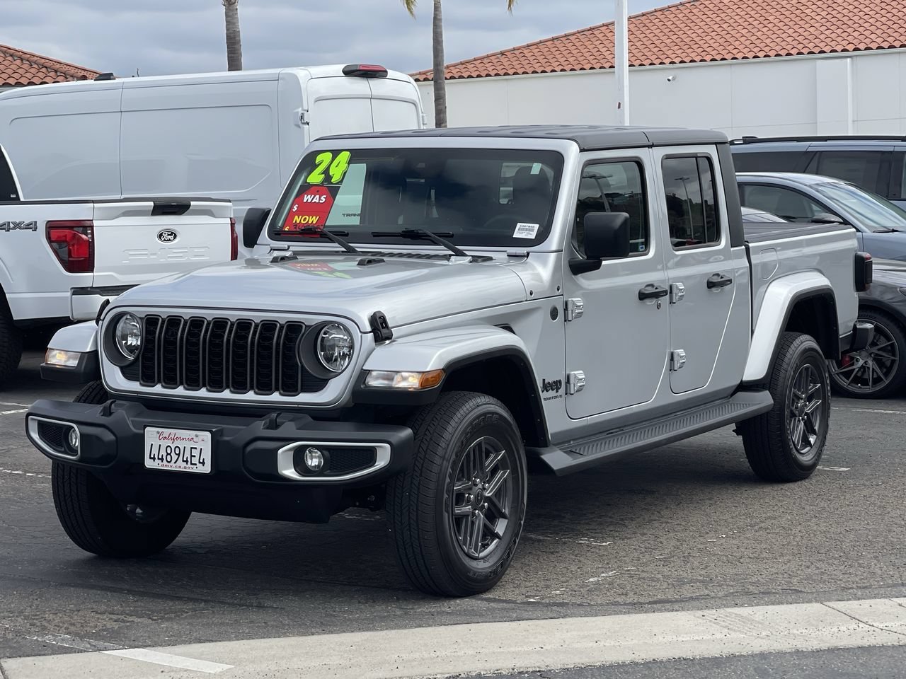 Used 2024 Silver Zynith Clearcoat Jeep Sport S image 3