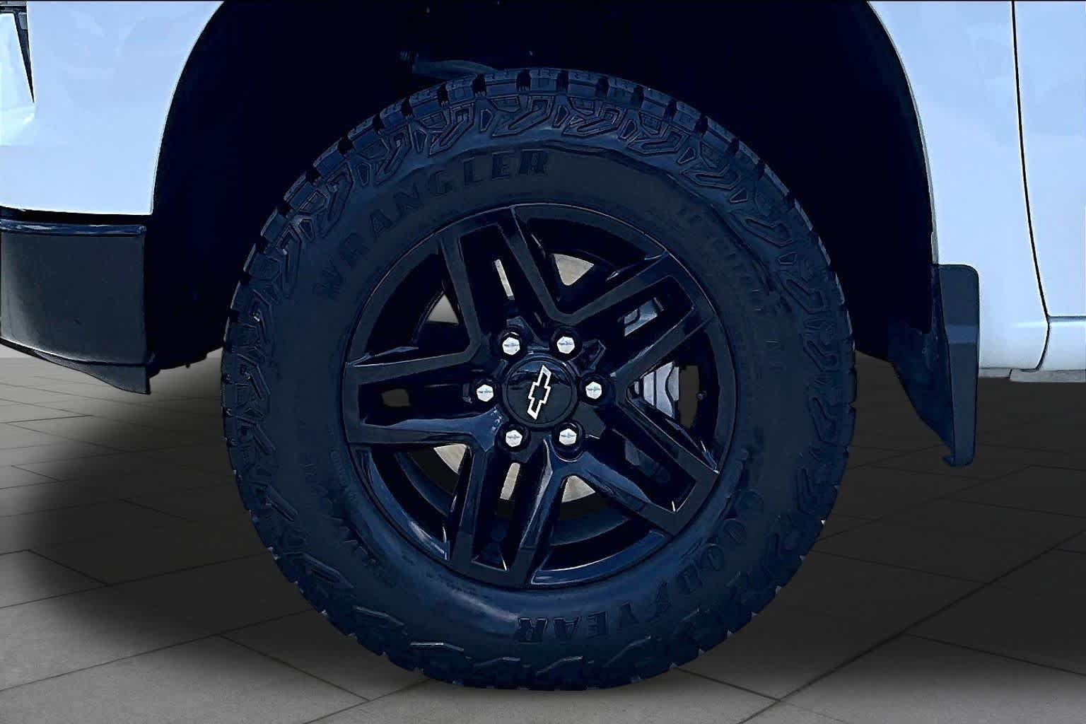 Used 2023 Summit White Chevrolet Custom Trail Boss image 11