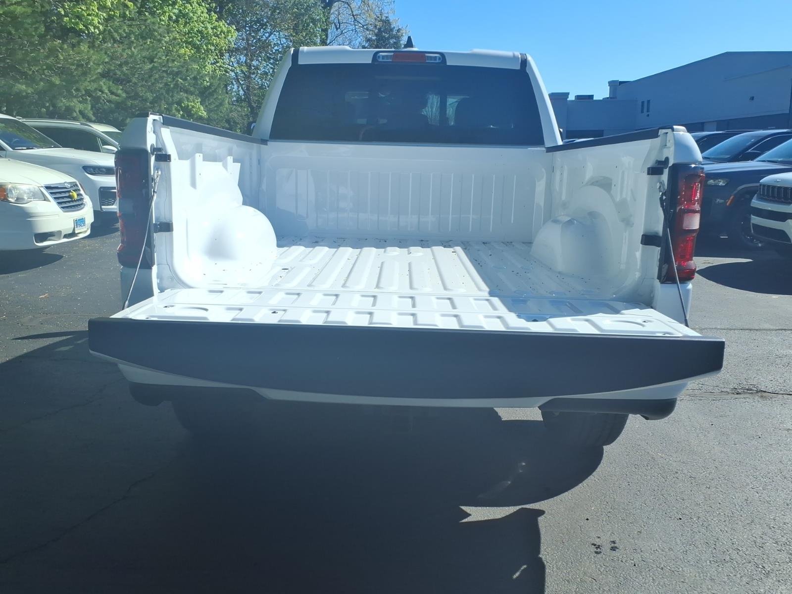 New 2026 Bright White Clear-Coat Exterior Paint RAM Big Horn/Lone Star image 5