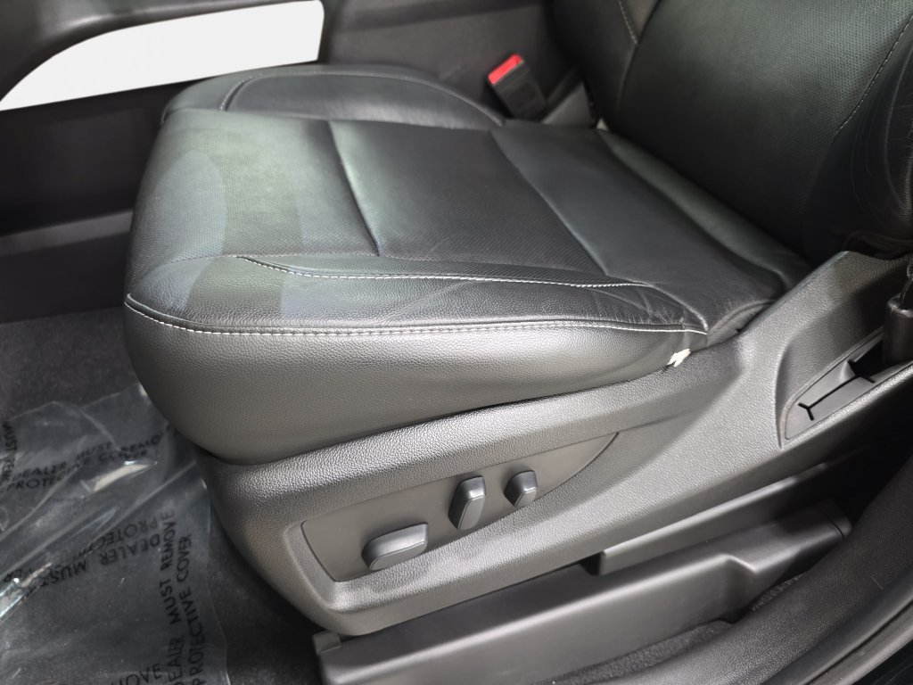 Used 2020 Black Chevrolet Premier image 29