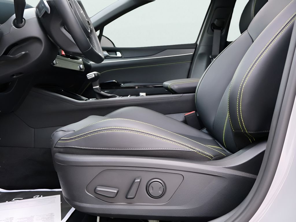 Used 2026 Wolf Gray Kia GT image 37