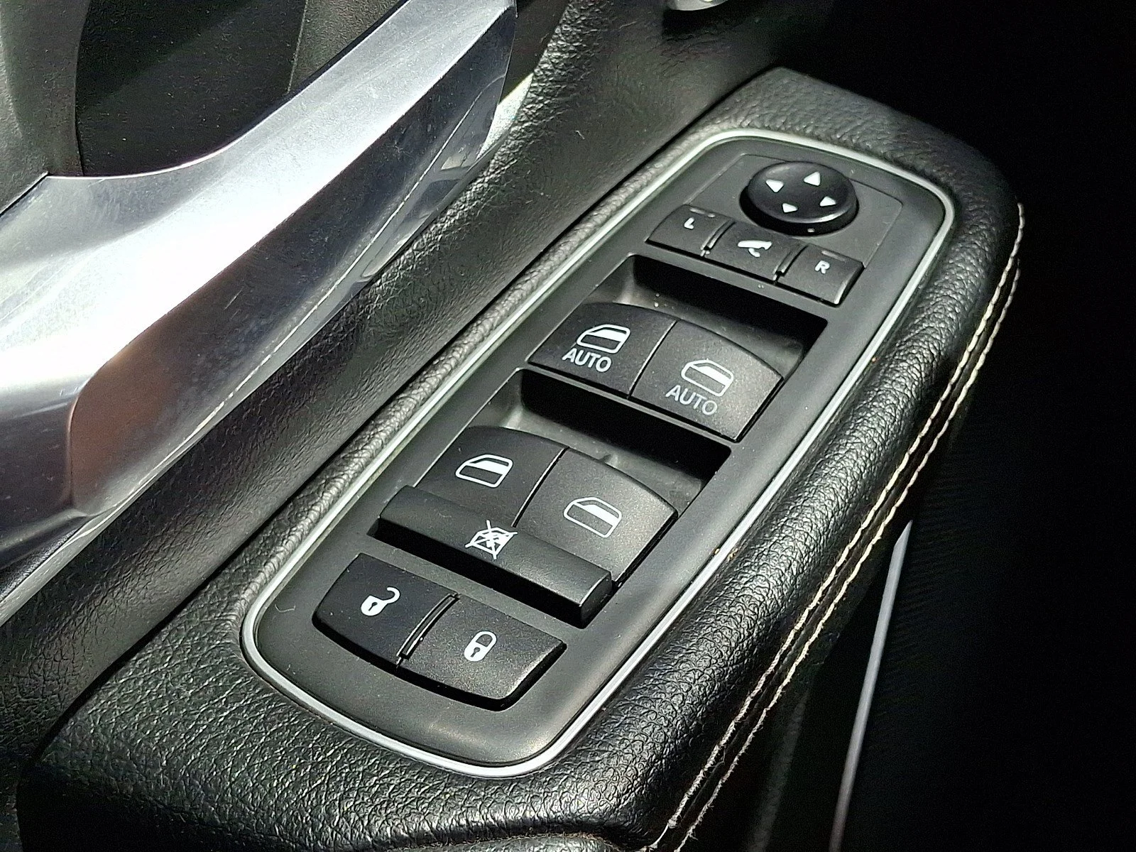Used 2021 Diamond Black Crystal Pearlcoat Ram Laramie image 27
