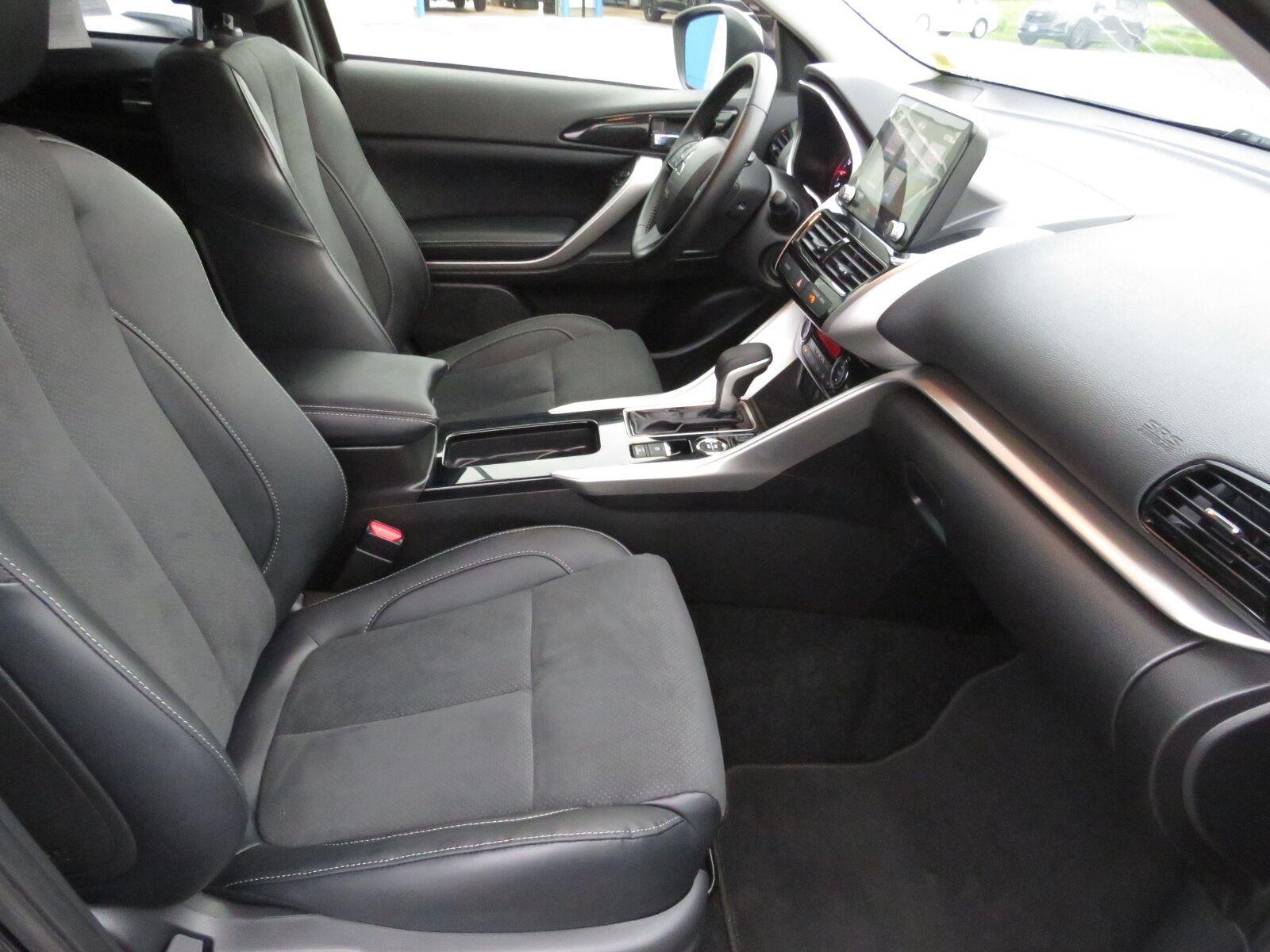 Used 2023 Labrador Black Pearl Mitsubishi SE image 19