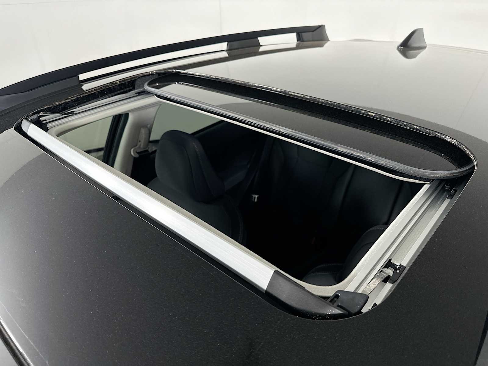 Used 2025 Crystal Black Silica Subaru Premium image 19