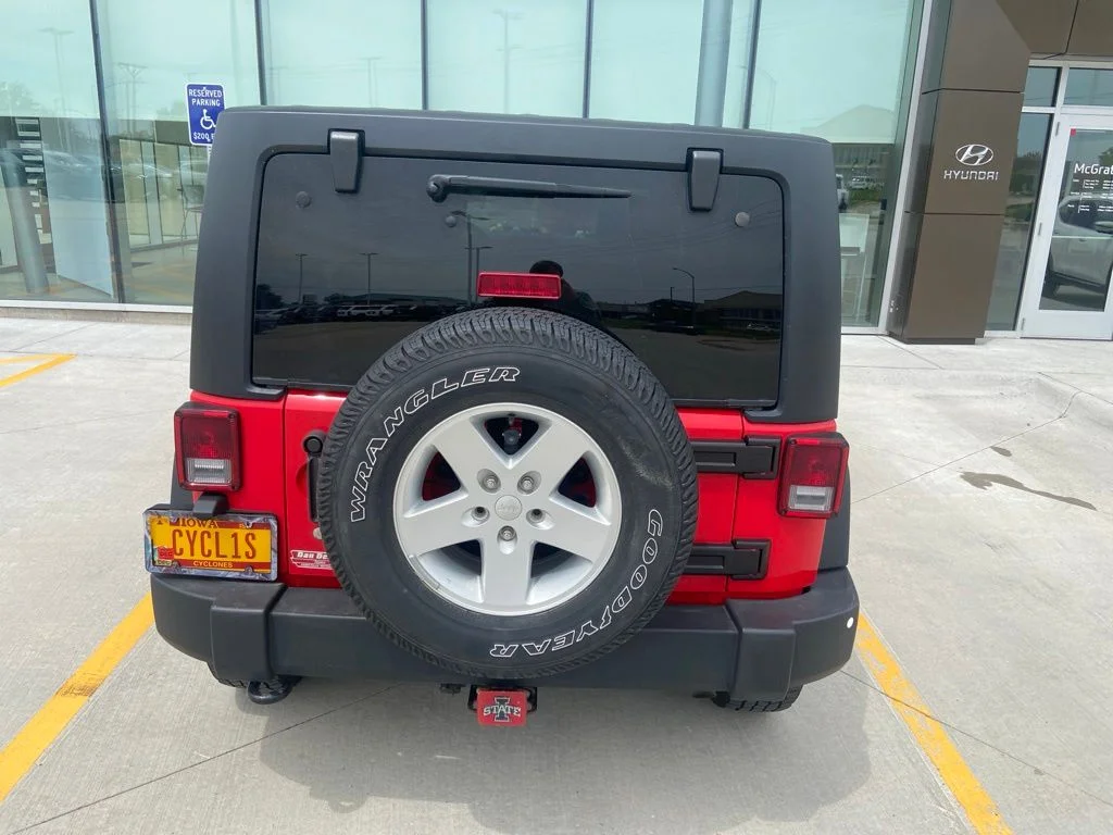Used 2018 Red Jeep Unlimited Sport image 5