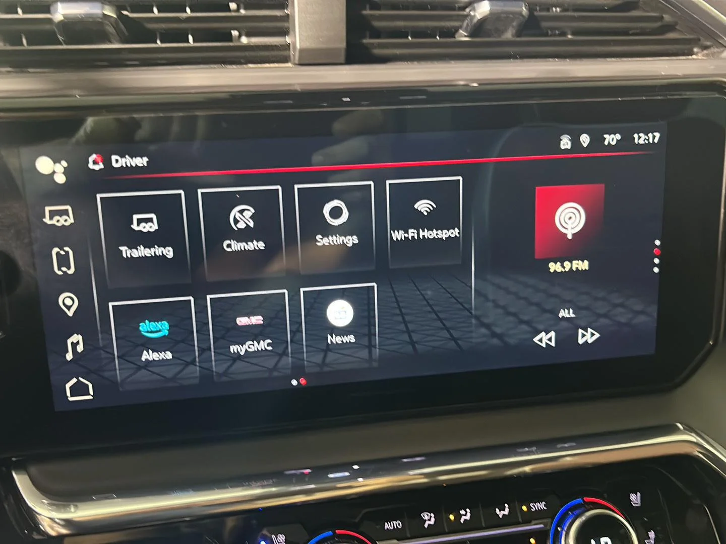 Used 2024 Onyx Black GMC Denali Ultimate image 20