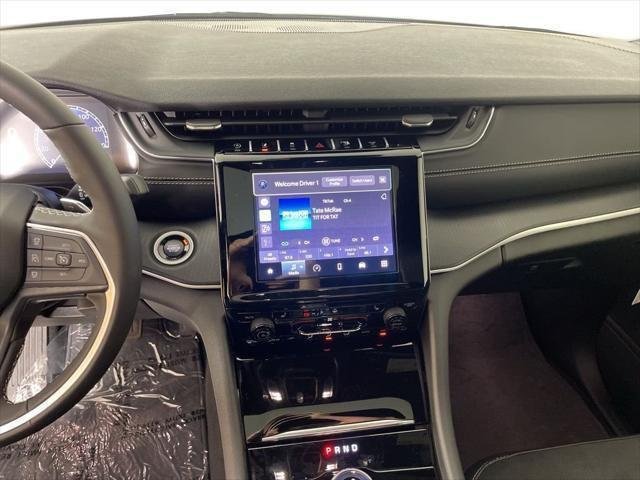 New 2025 Silver Zynith Exterior Paint Jeep Altitude X image 25