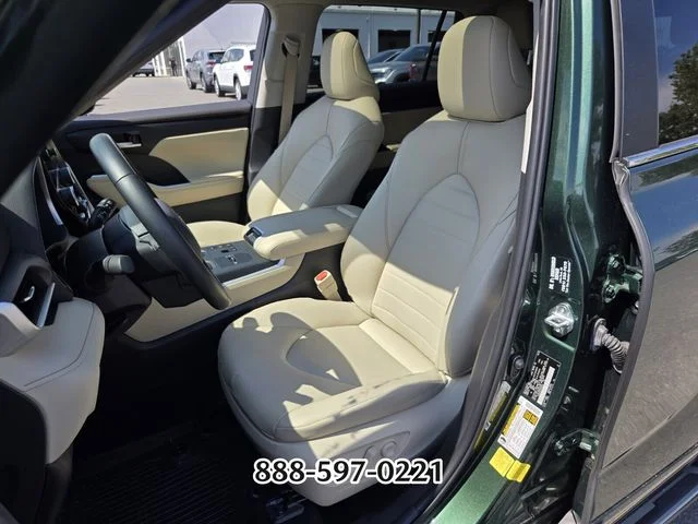 Used 2025 Cypress TOYOTA XLE image 10