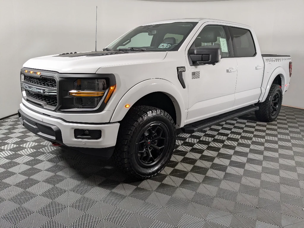 New 2026 OXFORD WHITE Ford XLT image 4
