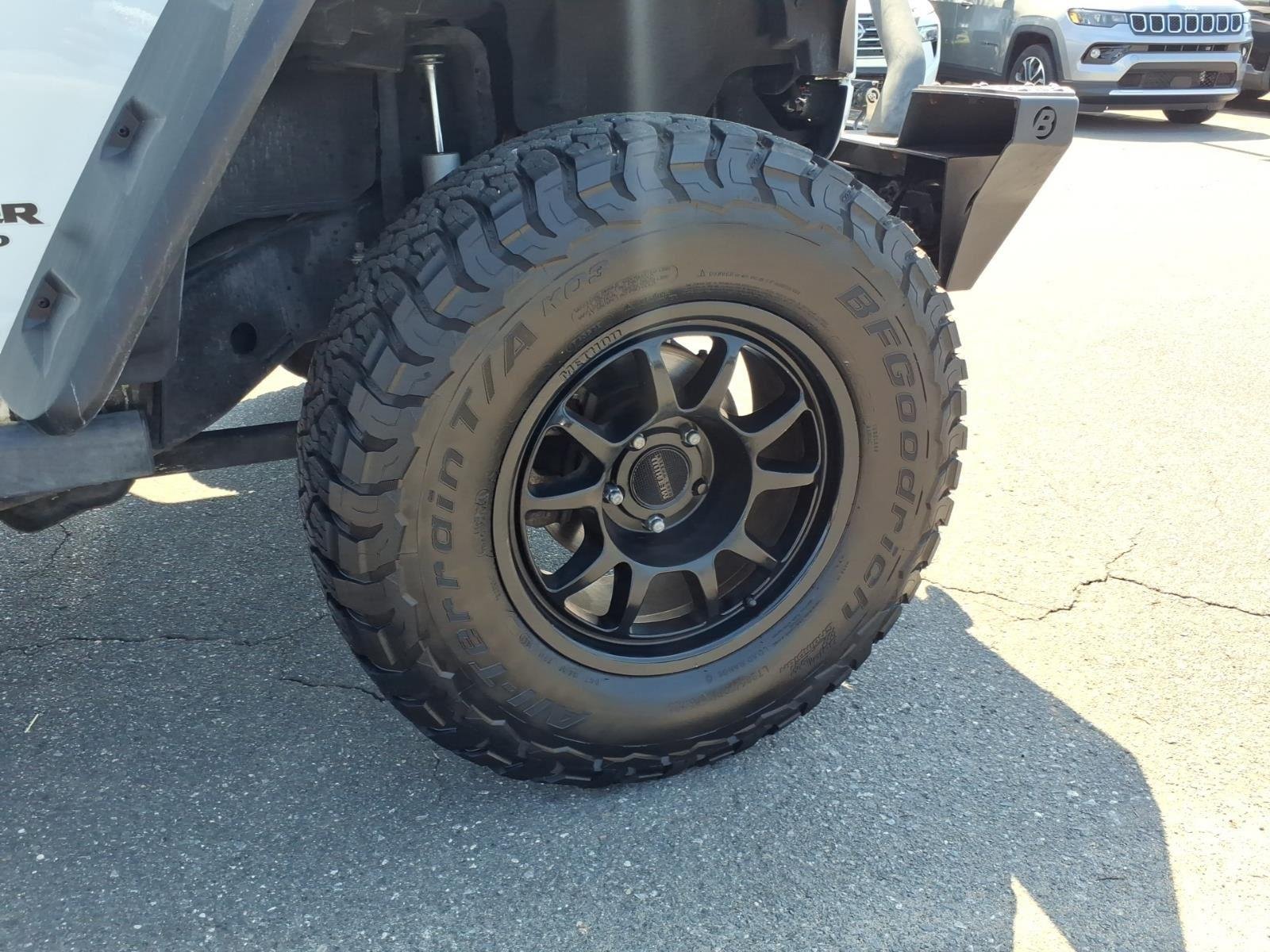 Used 2017 Bright White Clearcoat Jeep Rubicon image 15