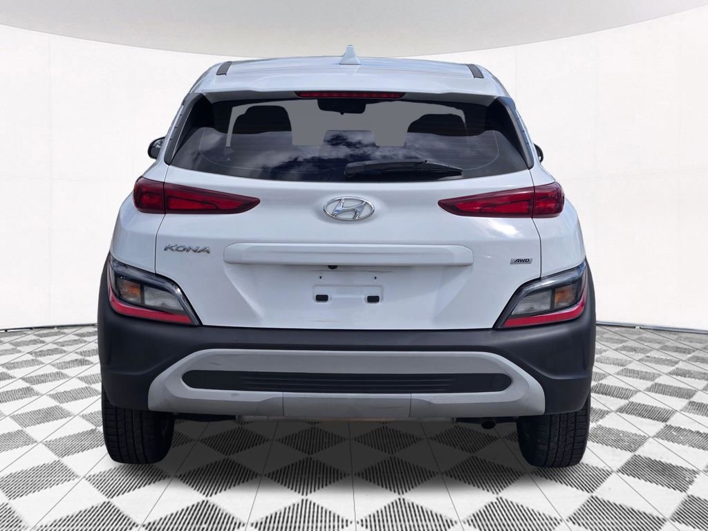 Used 2022 White Hyundai SE image 19