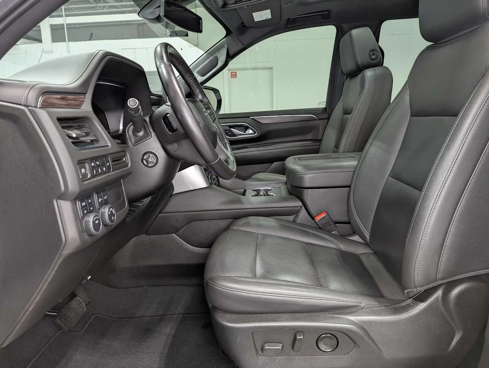 Used 2022 Summit White Chevrolet Z71 image 4