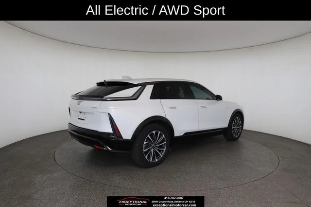 Used 2024 White Cadillac Sport image 19
