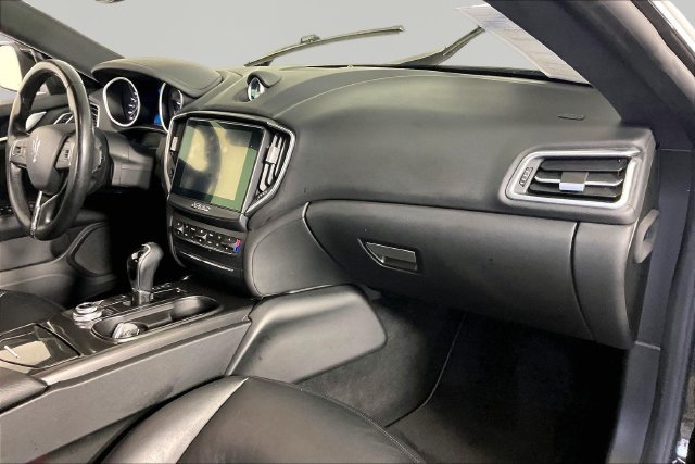 Used 2017  Maserati Base image 23