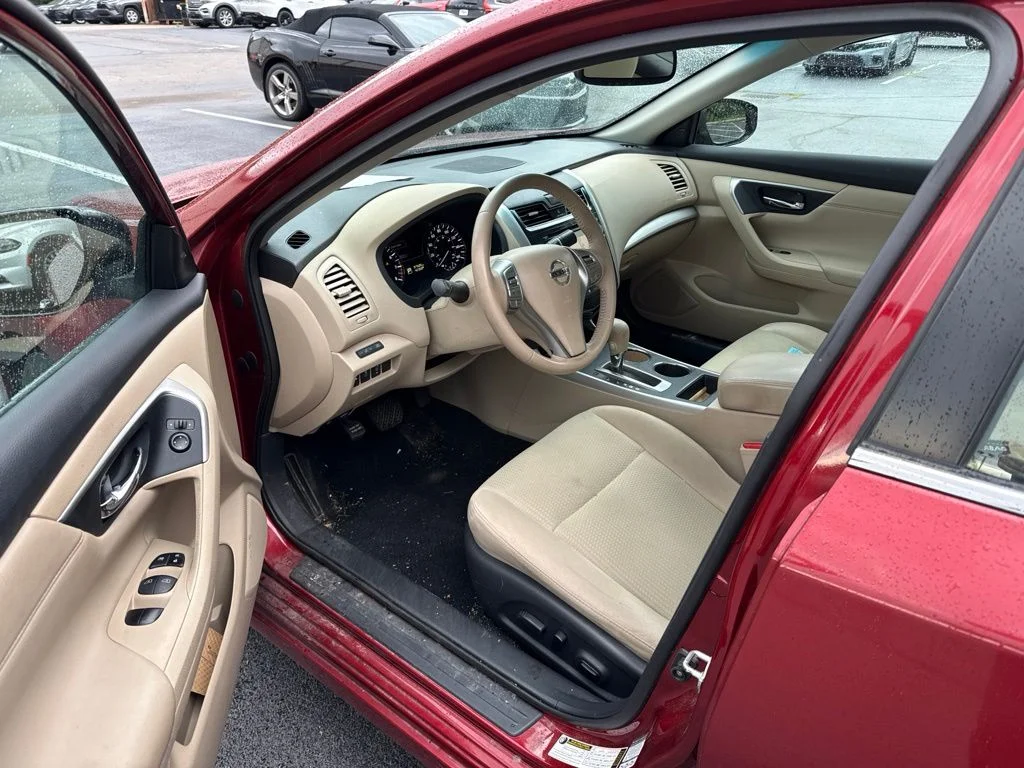 Used 2015 Red Nissan 2.5 SV image 13