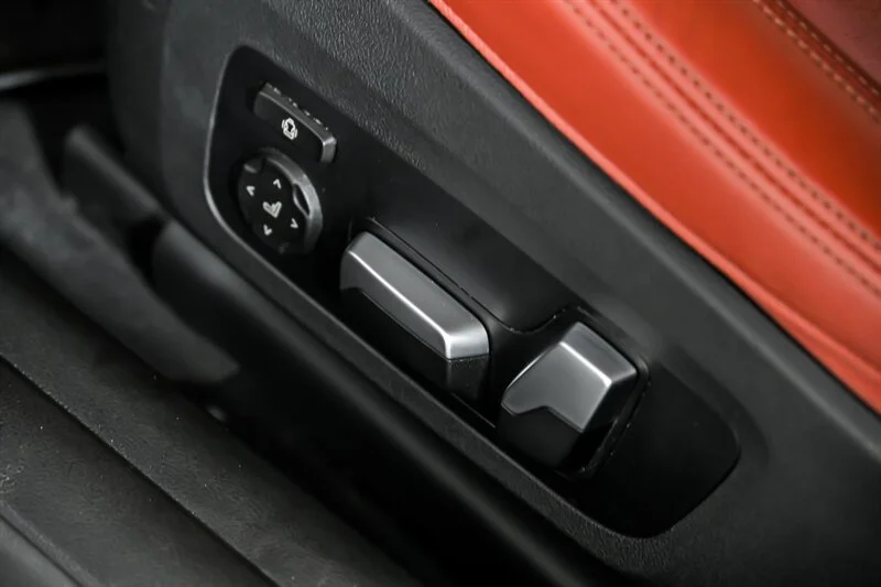 Used 2021 Black Sapphire Metallic BMW Competition image 23