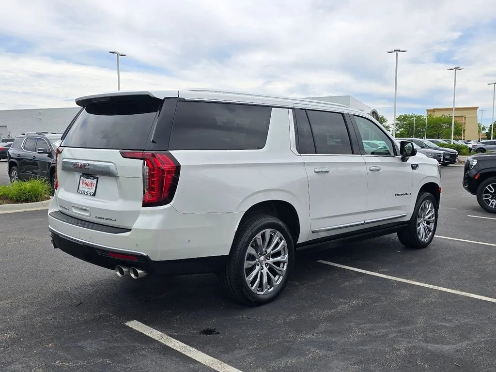 2023 GMC Yukon XL Denali - Photo 8