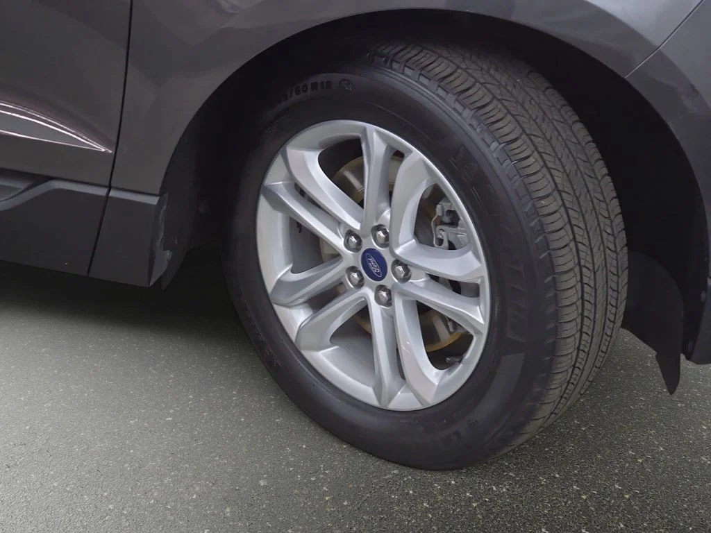 Used 2019 Gray Ford SEL image 33
