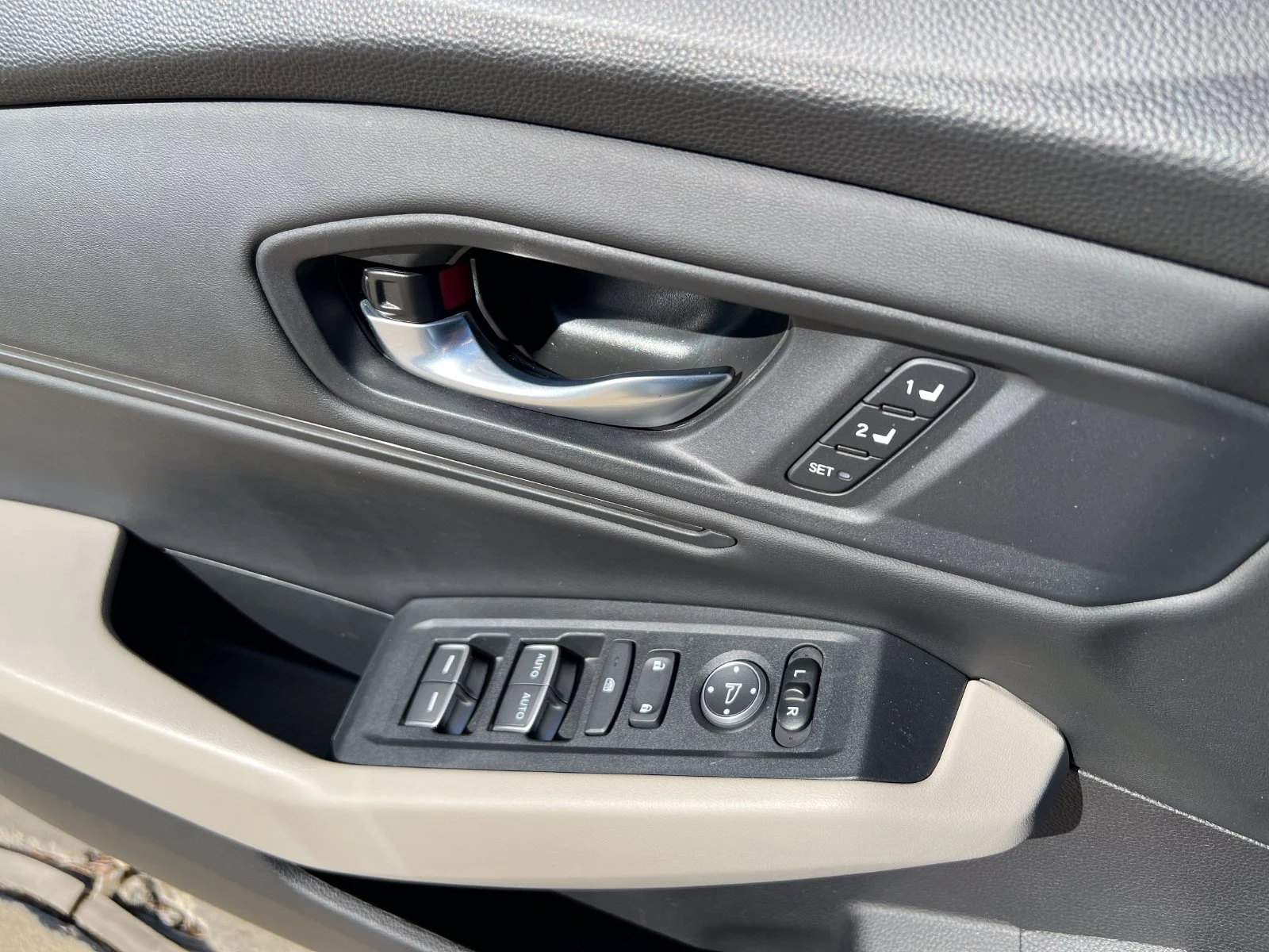 Used 2025  Honda EX-L image 16